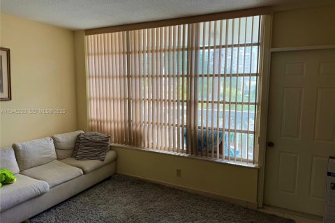 Купить кондоминиум в Халландейл-Бич, Флорида 2 спальни, 111.48м2, № 2001889 - фото 21