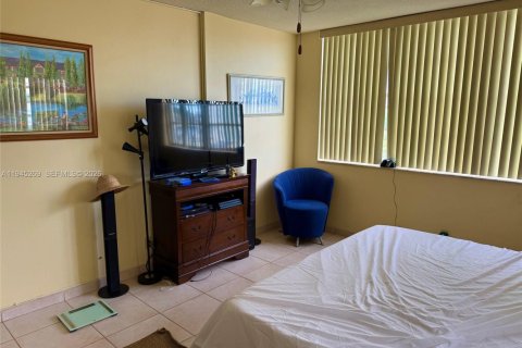 Купить кондоминиум в Халландейл-Бич, Флорида 2 спальни, 111.48м2, № 2001889 - фото 20