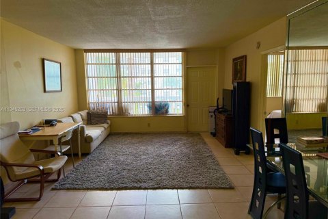 Купить кондоминиум в Халландейл-Бич, Флорида 2 спальни, 111.48м2, № 2001889 - фото 22