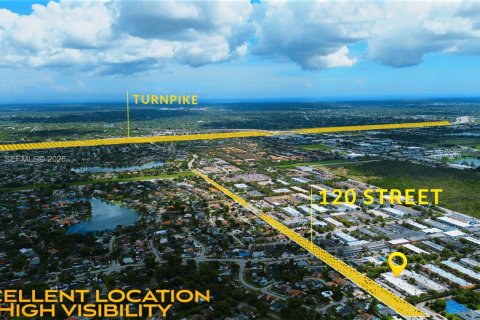 Commercial property in Miami, Florida № 2070988 - photo 4