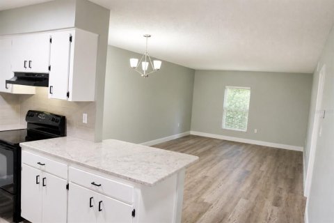 Condo in Brandon, Florida, 2 bedrooms № 2199014 - photo 5