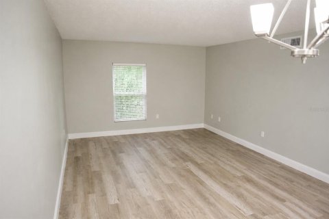 Condo in Brandon, Florida, 2 bedrooms № 2199014 - photo 3