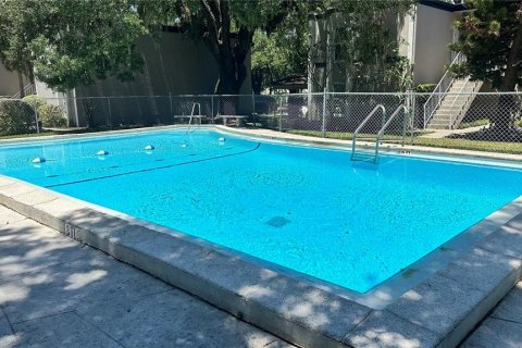 Condo in Brandon, Florida, 2 bedrooms № 2199014 - photo 17