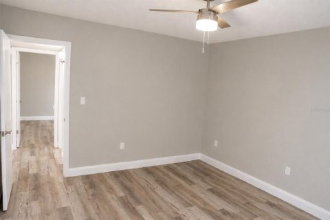 Condo in Brandon, Florida, 2 bedrooms № 2199014 - photo 15