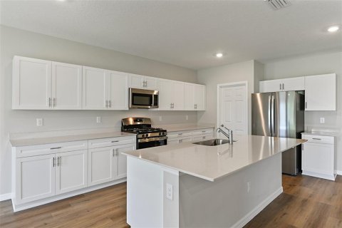 House in Haines City, Florida 6 bedrooms, 354.33 sq.m. № 1767984 - photo 2