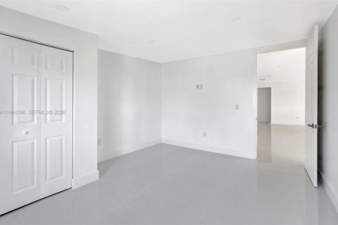 Villa ou maison à vendre à Miramar, Floride: 5 chambres, 242.75 m2 № 2025910 - photo 15