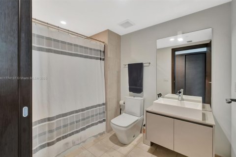 Condo in Miami, Florida, 2 bedrooms  № 1864508 - photo 24