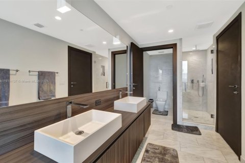 Condo in Miami, Florida, 2 bedrooms  № 1864508 - photo 18
