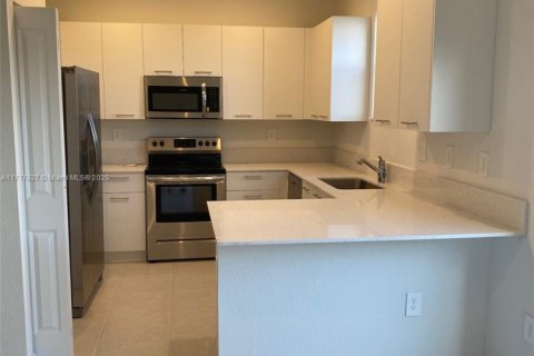 Adosado en venta en Miami, Florida, 3 dormitorios, 133.97 m2 № 1984916 - foto 6