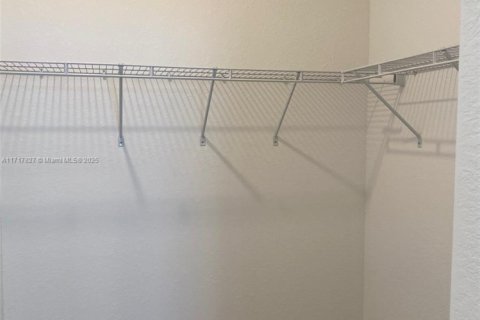 Adosado en venta en Miami, Florida, 3 dormitorios, 133.97 m2 № 1984916 - foto 17