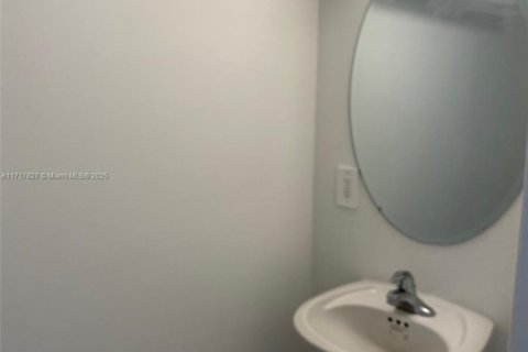 Adosado en venta en Miami, Florida, 3 dormitorios, 133.97 m2 № 1984916 - foto 2