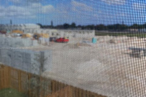 Adosado en venta en Miami, Florida, 3 dormitorios, 133.97 m2 № 1984916 - foto 15