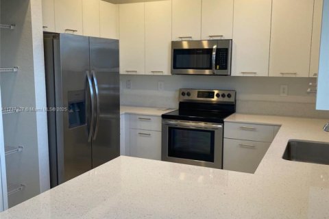 Adosado en venta en Miami, Florida, 3 dormitorios, 133.97 m2 № 1984916 - foto 7