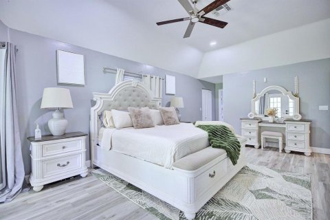 House in Sebring, Florida 4 bedrooms, 349.31 sq.m. № 2308275 - photo 24