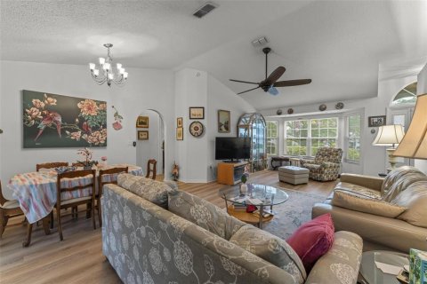 House in Leesburg, Florida 2 bedrooms, 138.98 sq.m. № 2093650 - photo 9