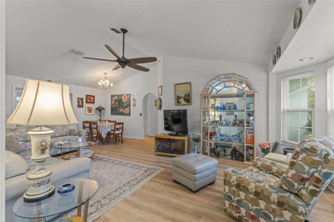 House in Leesburg, Florida 2 bedrooms, 138.98 sq.m. № 2093650 - photo 6
