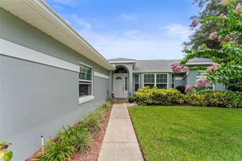 House in Leesburg, Florida 2 bedrooms, 138.98 sq.m. № 2093650 - photo 4