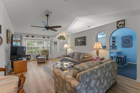House in Leesburg, Florida 2 bedrooms, 138.98 sq.m. № 2093650 - photo 8
