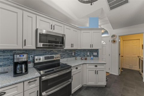 House in Leesburg, Florida 2 bedrooms, 138.98 sq.m. № 2093650 - photo 16