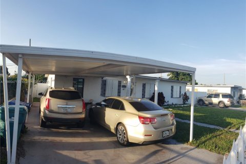 Villa ou maison à vendre à Miami Gardens, Floride: 3 chambres № 2015050 - photo 4