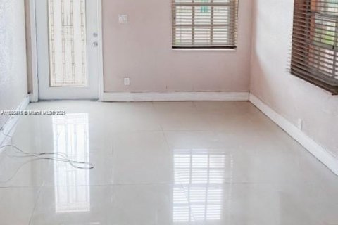 Villa ou maison à vendre à Miami Gardens, Floride: 3 chambres № 2015050 - photo 9