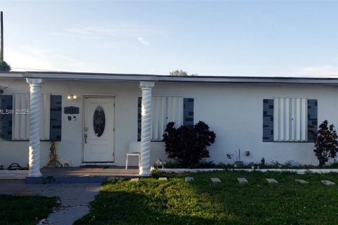 House in Miami Gardens, Florida 3 bedrooms № 2015050