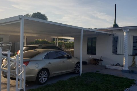 Villa ou maison à vendre à Miami Gardens, Floride: 3 chambres № 2015050 - photo 2