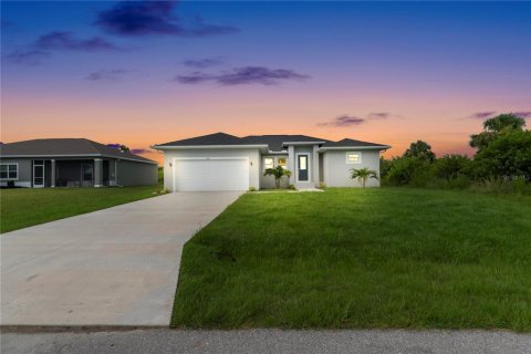 Villa ou maison à Port Charlotte, Floride 3 chambres, 175.21 m2 № 2318637