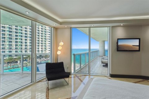 Condo in Hallandale Beach, Florida, 2 bedrooms  № 1888973 - photo 22