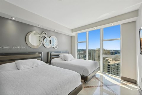 Condo in Hallandale Beach, Florida, 2 bedrooms  № 1888973 - photo 24
