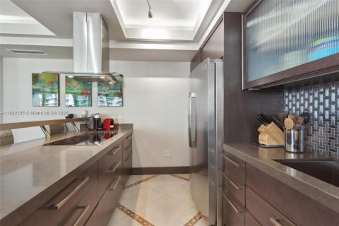 Condo in Hallandale Beach, Florida, 2 bedrooms  № 1888973 - photo 15