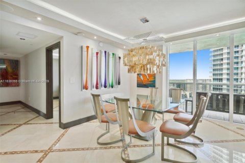 Condo in Hallandale Beach, Florida, 2 bedrooms  № 1888973 - photo 13