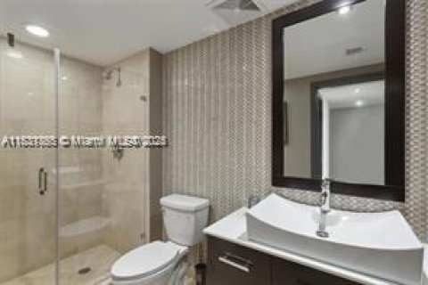 Condo in Hallandale Beach, Florida, 2 bedrooms  № 1888973 - photo 28