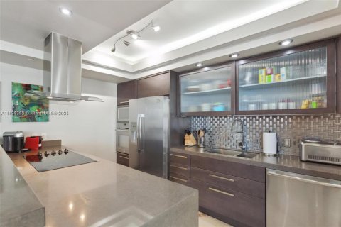 Condo in Hallandale Beach, Florida, 2 bedrooms  № 1888973 - photo 14