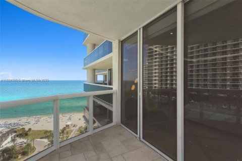 Condo in Hallandale Beach, Florida, 2 bedrooms  № 1888973 - photo 11