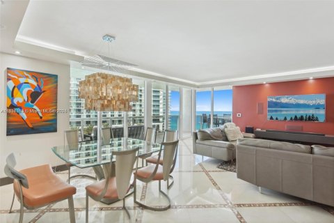 Condo in Hallandale Beach, Florida, 2 bedrooms  № 1888973 - photo 5