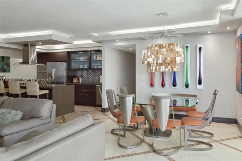 Condo in Hallandale Beach, Florida, 2 bedrooms  № 1888973 - photo 10