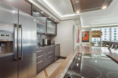 Condo in Hallandale Beach, Florida, 2 bedrooms  № 1888973 - photo 17