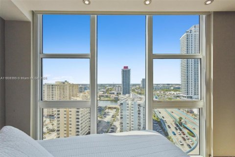Condo in Hallandale Beach, Florida, 2 bedrooms  № 1888973 - photo 27