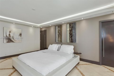 Condo in Hallandale Beach, Florida, 2 bedrooms  № 1888973 - photo 19