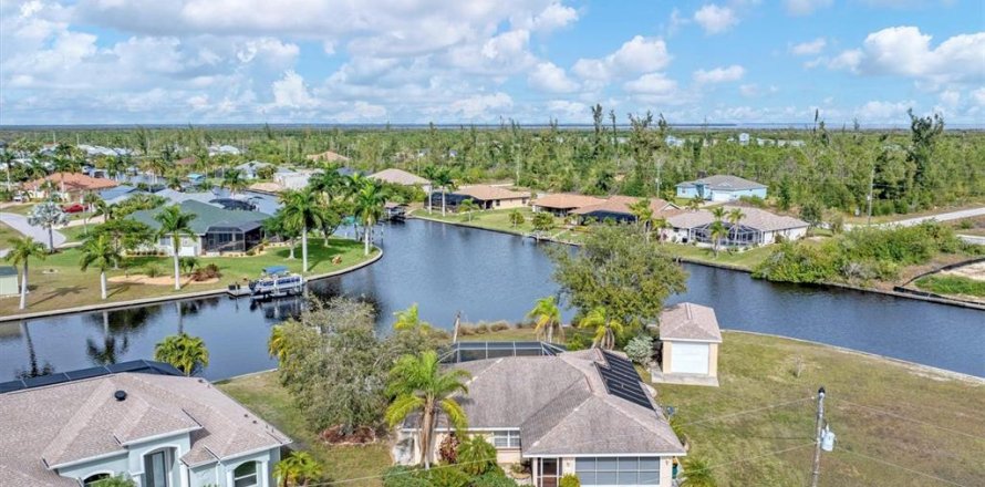 Villa ou maison à Port Charlotte, Floride 3 chambres, 133.13 m2 № 1545123
