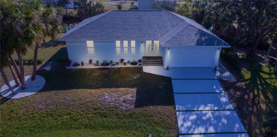 House in Punta Gorda, Florida 3 bedrooms, 141.4 sq.m. № 1903920