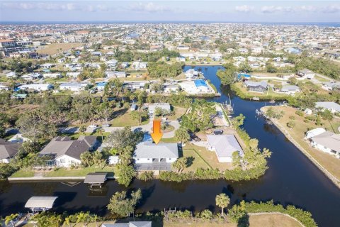 House in Punta Gorda, Florida 3 bedrooms, 141.4 sq.m. № 1903920 - photo 2