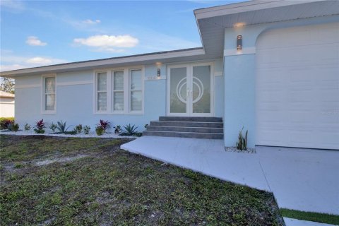 House in Punta Gorda, Florida 3 bedrooms, 141.4 sq.m. № 1903920 - photo 29