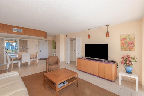 Купить кондоминиум в Авентура, Флорида 2 спальни, 121.98м2, № 1763777 - фото 13