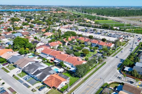 Touwnhouse à louer à Miami, Floride: 3 chambres, 133.78 m2 № 2020357 - photo 3