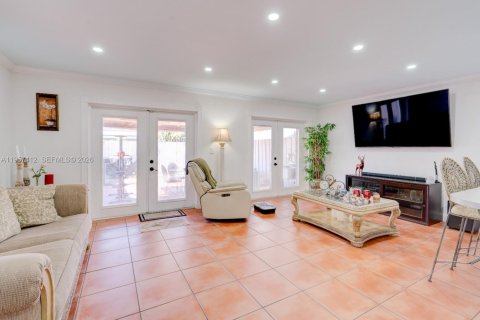 Touwnhouse à louer à Miami, Floride: 3 chambres, 133.78 m2 № 2020357 - photo 13