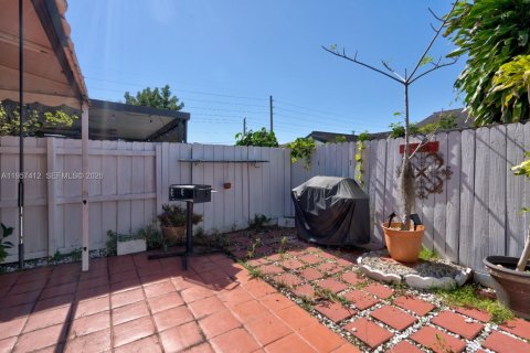 Touwnhouse à louer à Miami, Floride: 3 chambres, 133.78 m2 № 2020357 - photo 12