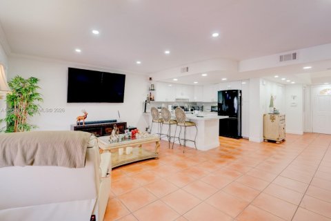 Touwnhouse à louer à Miami, Floride: 3 chambres, 133.78 m2 № 2020357 - photo 17