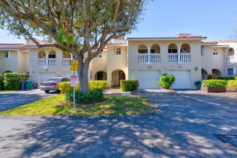 Touwnhouse à louer à Miami, Floride: 3 chambres, 133.78 m2 № 2020357 - photo 5